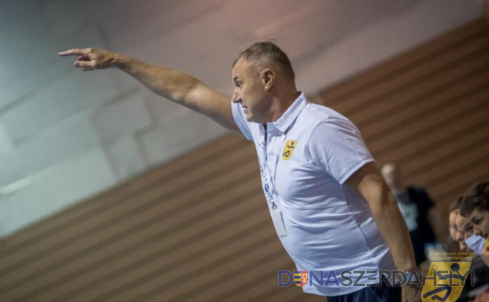 Debre Viktor (Fotó: hcdac.sk) Debre Viktor, a HC DAC vezetőedzője: A lányok hozzáállásával soha nem volt baj, idő kellett csak, hogy összeérjünk!