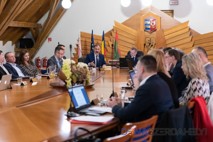 Rózsár Vince felvételei Komolyabb viták nélkül zajlott a testületi ülés