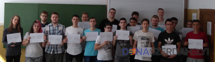Fotó: dunaszerdahelyi Informatikai és Szolgáltatóipari Szakközépiskola Nem elégedtek meg csupán a kötelező tananyaggal az iskolabezárás ideje alatt sem