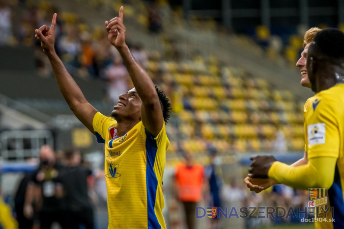 forrás: dac1904.sk Blackman édesapjának küldi gólját az égbe