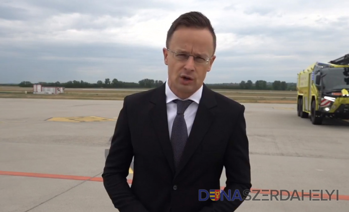 forrás: Facebook / Szijjártó Péter Nyílnak a magyar határok