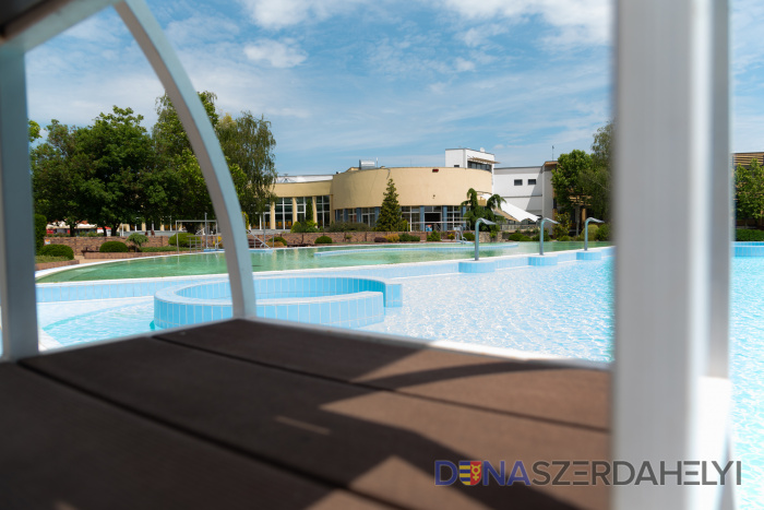 Rózsár Vince felvétele Már működik a szálloda, kedden nyit a fürdő