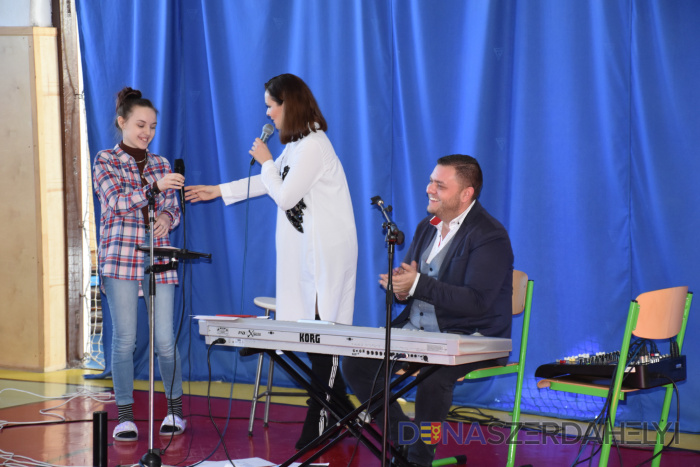 Méltó programmal ünnepelték a magyar kultúra napját a Vámbéry Ármin Gimnáziumban