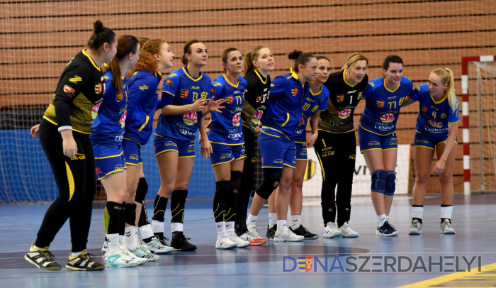 Nagy Gyula felvételei Odahaza nyertek a kézis lányok