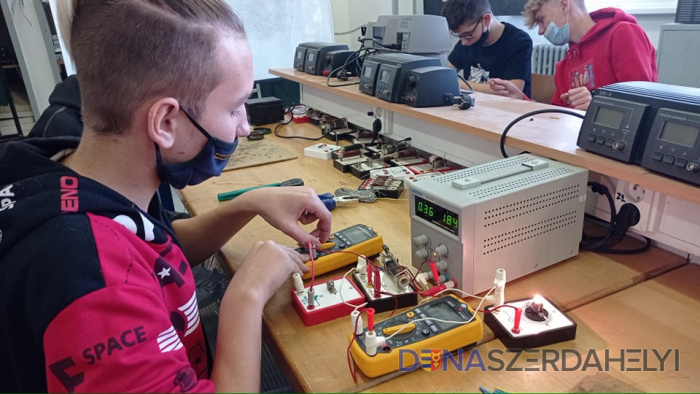 A dunaszerdahelyi Informatikai és Szolgáltatóipari Szakközépiskola kínálata