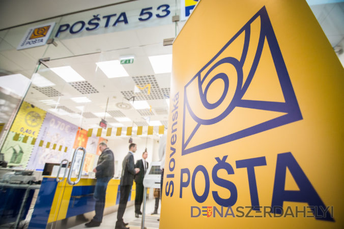 Fotó: Felvidék.ma/SITA A posta a veszélyhelyzet idején is kifizeti a szociális segélyeket és a nyugdíjakat
