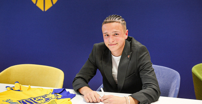 A tehetséges Ruzicska Dominik szerződéskötése