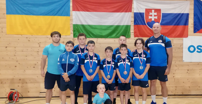 Hat éremmel és csapatban negyedik hellyel zárta az ostravai nemzetközi tornát a Gaál Wrestling Team