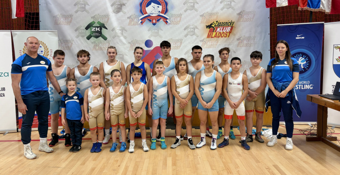 Sikeres szereplés Privigyén: két csapatsiker és 11 érem a Gaál Wrestling Team mérlegén