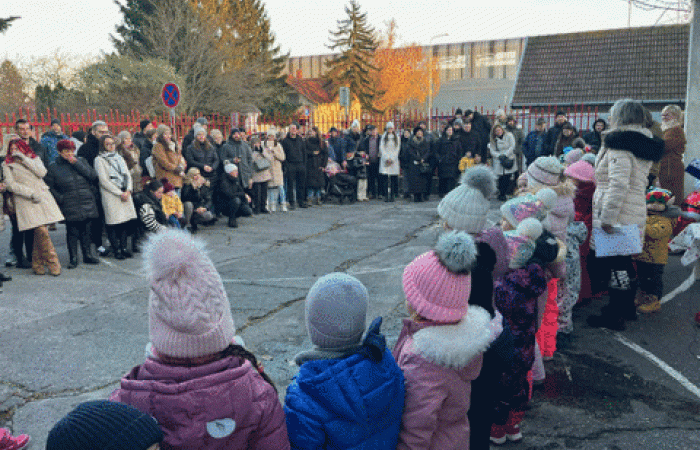 Meghitt, élményekkel teli adventi délután a Rózsaligeti Óvodában – közösen gyújtották meg az első gyertyát