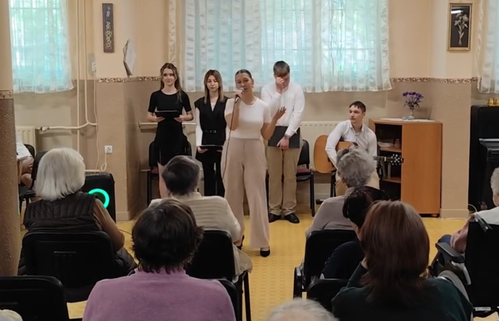 Anyák napi műsor a szépkorúaknak