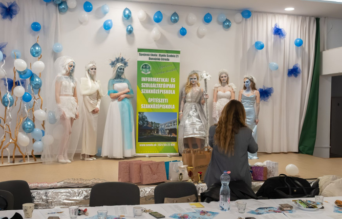 Jégvarázs inspirálta haj- és sminkköltemények a középiskolában