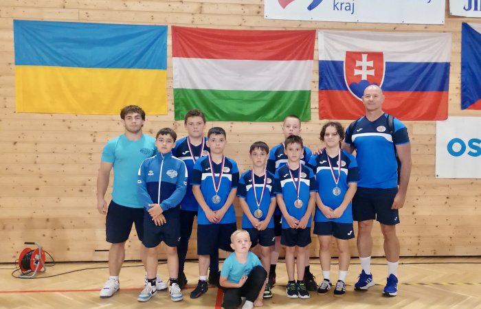 Hat éremmel és csapatban negyedik hellyel zárta az ostravai nemzetközi tornát a Gaál Wrestling Team
