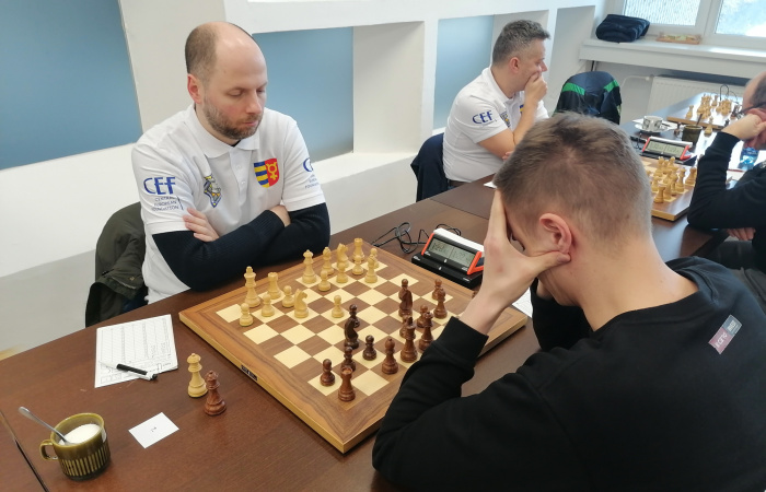 Győzelem és vereség a sakk extraligában – szoros csaták erős ellenfelek ellen