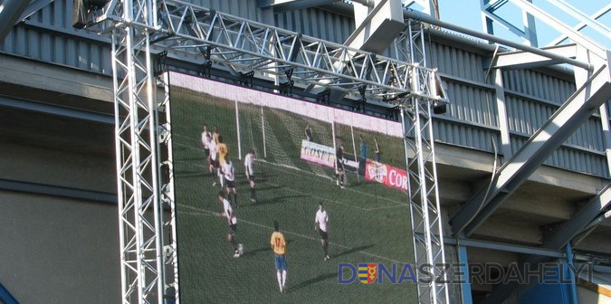 Kövesd a rangadót kivetítőn a stadionnál!