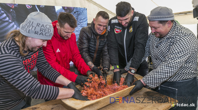 Fergeteges mulatság, sztárözön és isteni disznótoros finomságok!