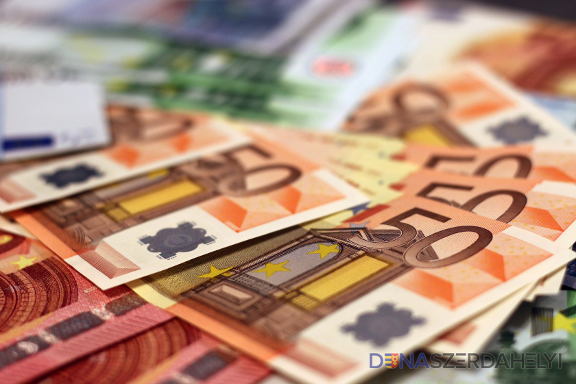 Jóváhagyta a kormány a jövő évi 623 eurós minimálbért