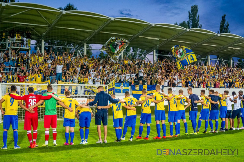 forrás: dac1904.sk ViOn-DAC: elfogytak a belépőjegyek a vendégszektorba!