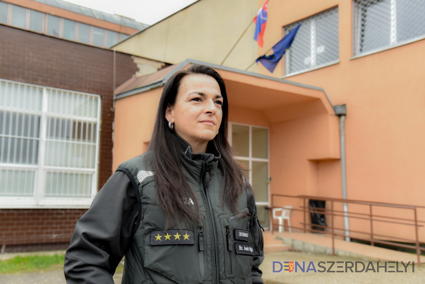 Végh Iveta százados (Nagy Attila felvétele) A csalók most főleg az időseket célozzák. Figyeljünk oda!