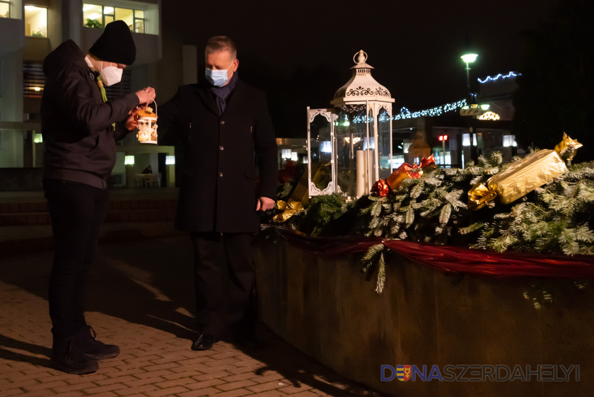 Dunaszerdahelyi advent – Hájos Zoltán polgármester köszöntője és a negyedik gyertya meggyújtása