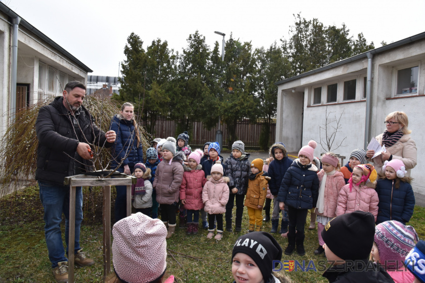 Tavaszváró ünnep a rózsaligeti oviban