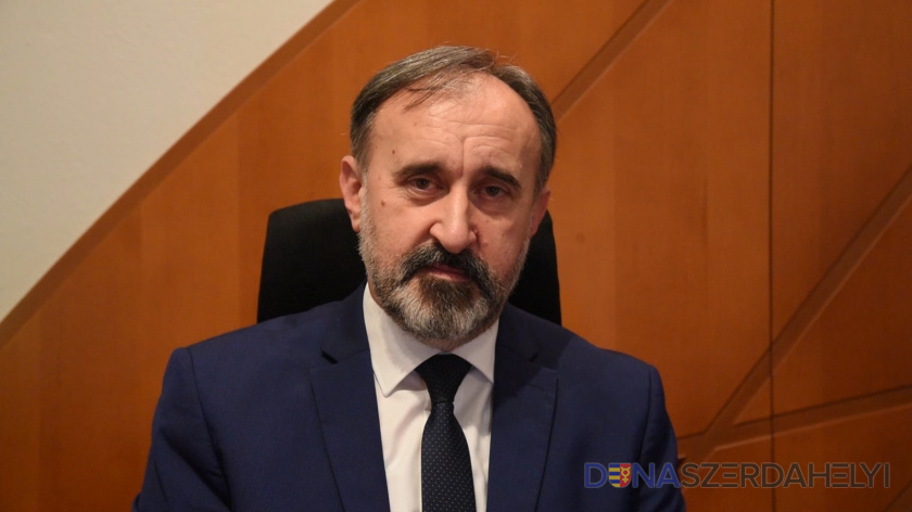 Nagy Attila felvétele A. Szabó László: Iskola nyitogató