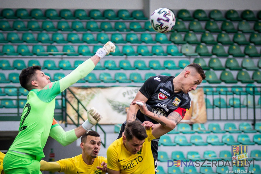dac1904.sk Dominik Kružliak: A VAR igen, a műfű nem