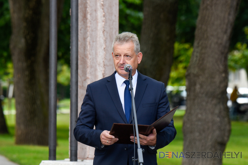 Hájos Zoltán polgármester: „Nekünk is tudnunk kell, mi számunkra a helyes döntés, mi számunkra, felvidéki magyarok számára a helyes út”