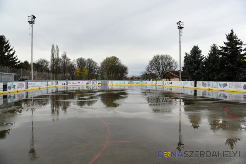 Egymás után a második szezonban nem tud kinyitni a városi műjégpálya