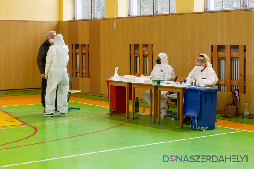 Rózsár Vince felvétele Vasárnap is tesztelnek