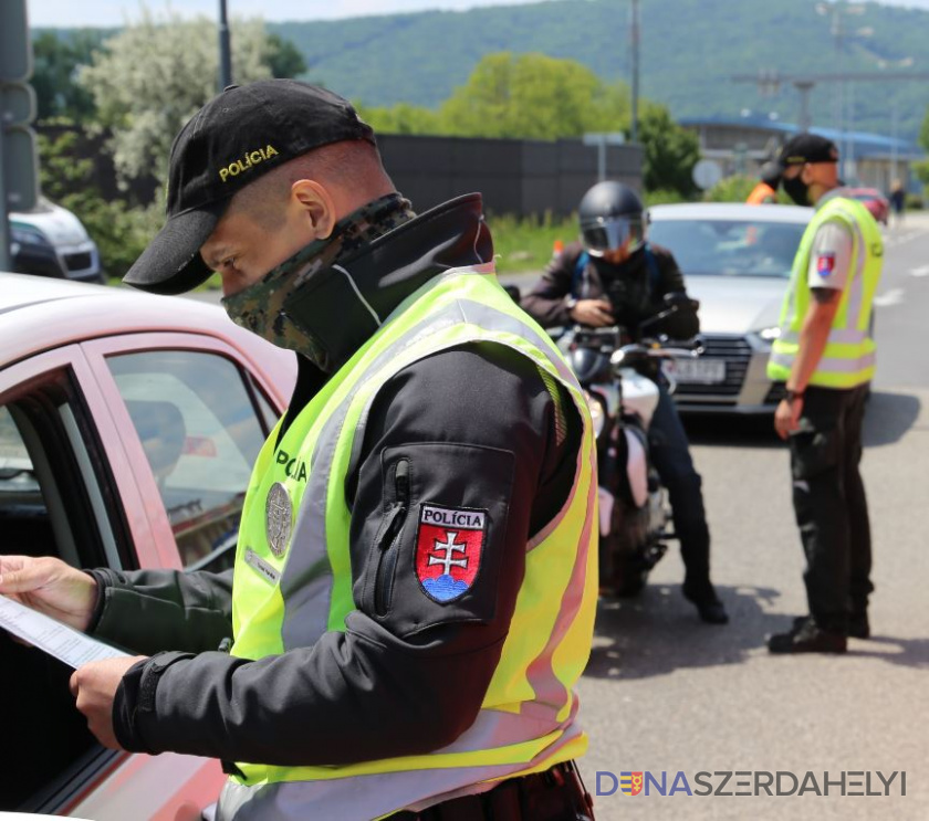 Oltott, oltatlan: mindenkinek regisztrálnia kell visszatérés előtt