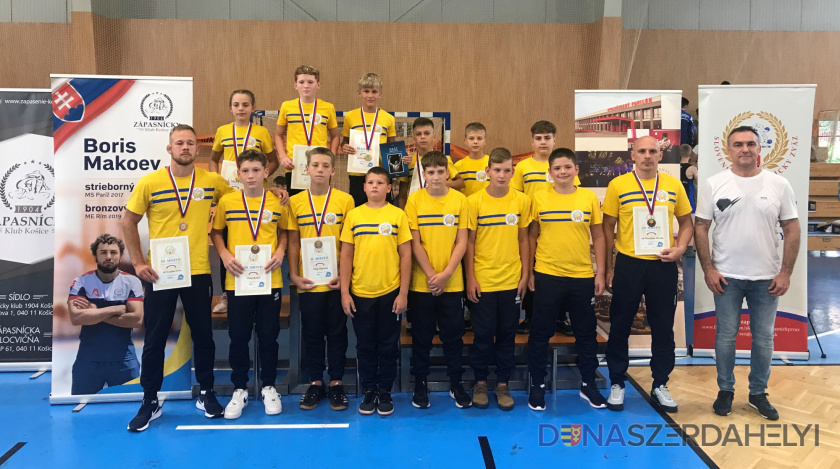 Hat dunaszerdahelyi érem a diák szabadfogású birkózó szlovák bajnokságról