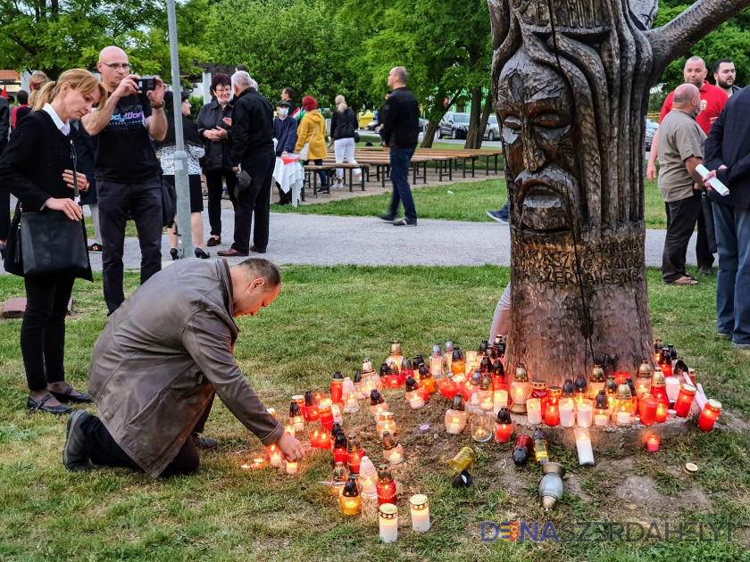 Ma van a Nemzeti Összetartozás Napja – csendes gyertyagyújtással emlékeznek Dunaszerdahelyen