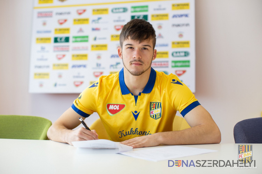 forrás: dac1904.sk Bögi Ferenc professzionális szerződést kapott