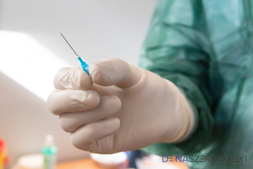 Egy kutatás szerint biztonságos és hatásos az AstraZeneca-vakcina után másodszorra Pfizert beadni