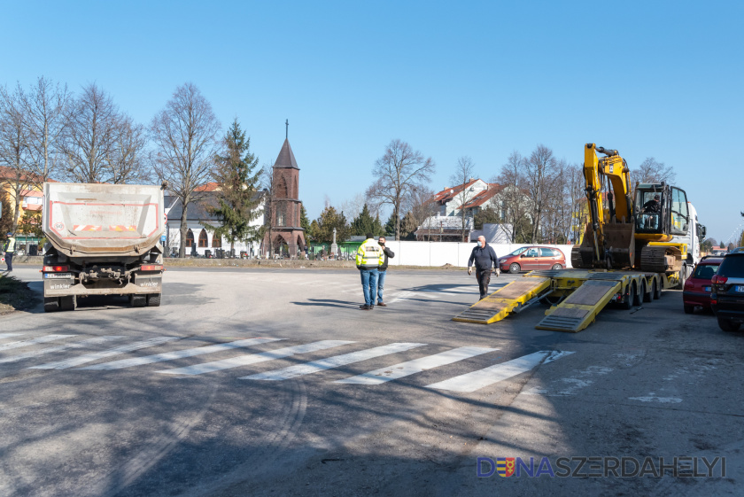 Elkezdődött a sikabonyi körforgalom építése