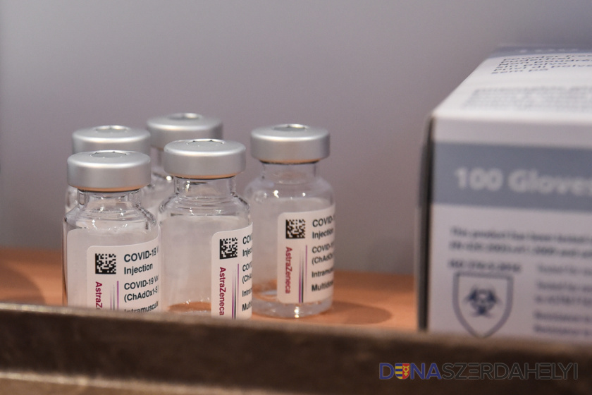 Nagy Gyula felvétele További országokban is felfüggesztették az AstraZeneca-vakcina használatát
