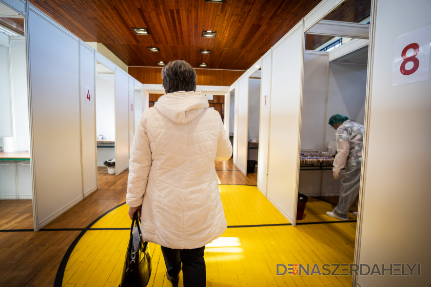 Fotó: TTSK Oltási váróterem - már az 55 év felettiek is regisztrálhatnak