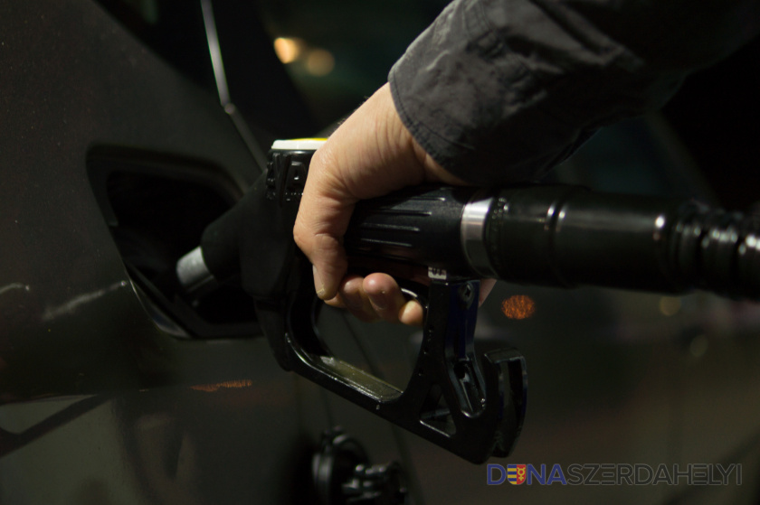 Érdemes lesz Magyarországon tankolnunk: törvényileg szabályozzák az üzemanyagok árát