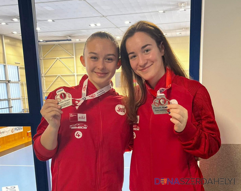 Facebook / HC DAC Válogatott összetartáson Beke Laura Kitti és Bozsek Brigitta