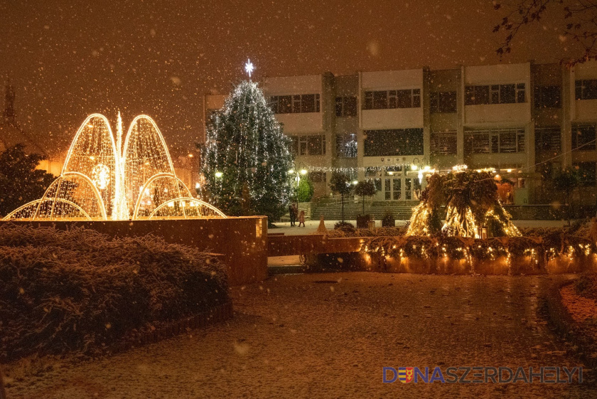 December 9-től karácsonyváró a Csaplár előtti téren