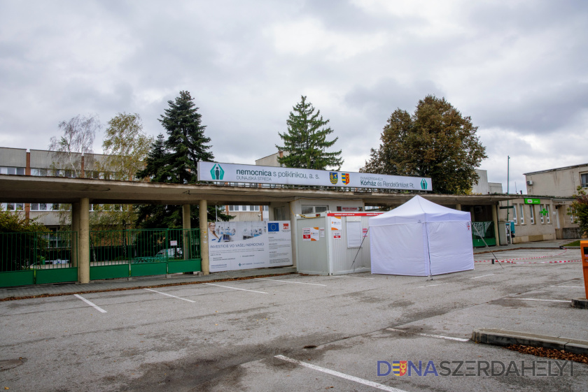 Dunaszerdahelyen, Érsekújvárban és Királyhelmecen is lesznek betegosztályozó sátrak a kórházaknál