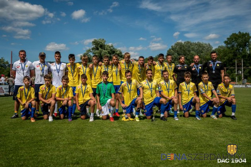 Ezüstérmesek lettek az U14-es fiúk!