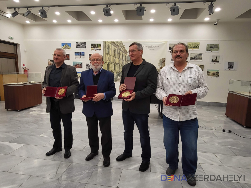 Őszi írófesztivál januárban – átadták az SZMÍT díjait