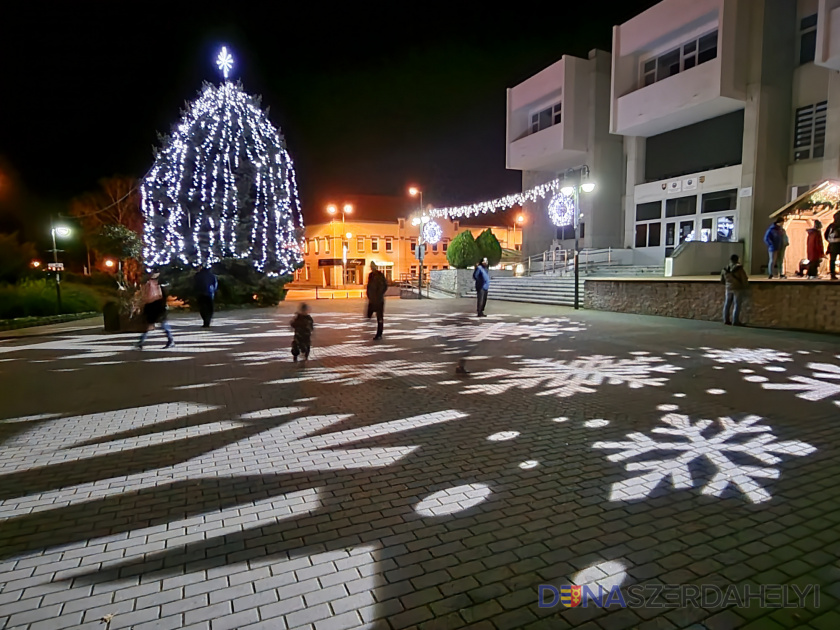 Ma gyújtjuk meg az első adventi gyertyát