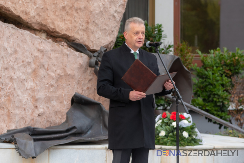 A bátorságról és az összefogásról kell ma is tanúságot tennünk