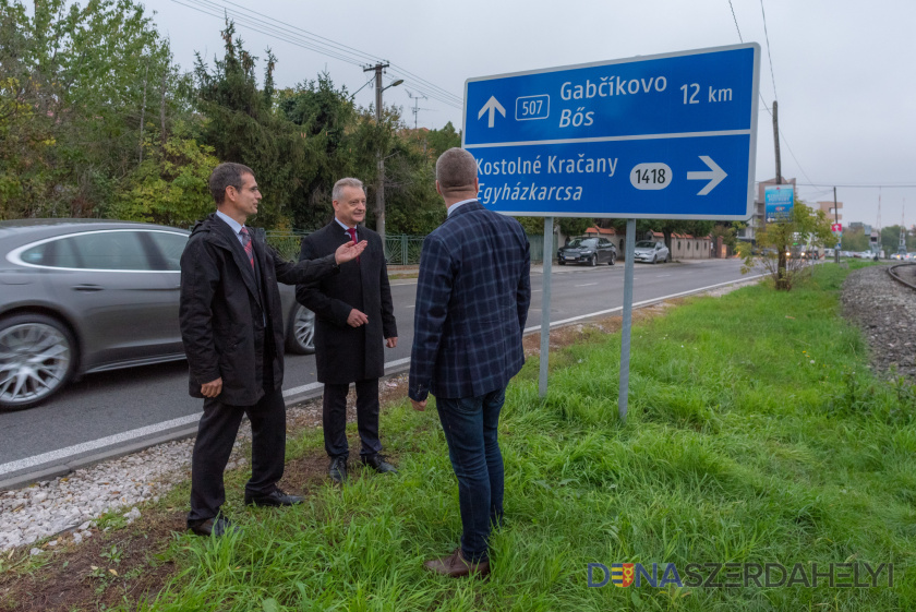 A Vasútsor utcára került ki az első hivatalos kétnyelvű útjelző tábla