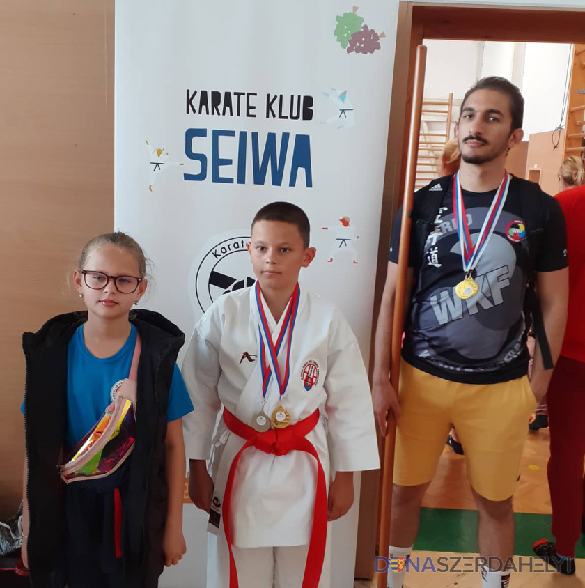 Pozsonyból hoztak érmeket az IPPON Karate Klub versenyzői