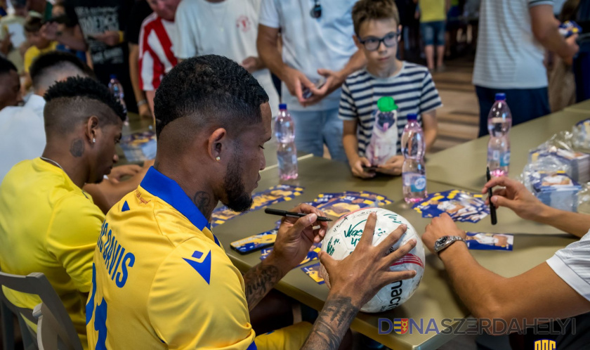 Fotó: dac1904.sk / Lelkes Ernő Idén is autogramosztás és DAC store a Csallóközi Vásárban