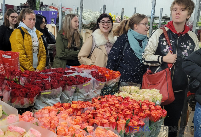 Győri virágkereskedést látogattak meg a virágkötő tanulók